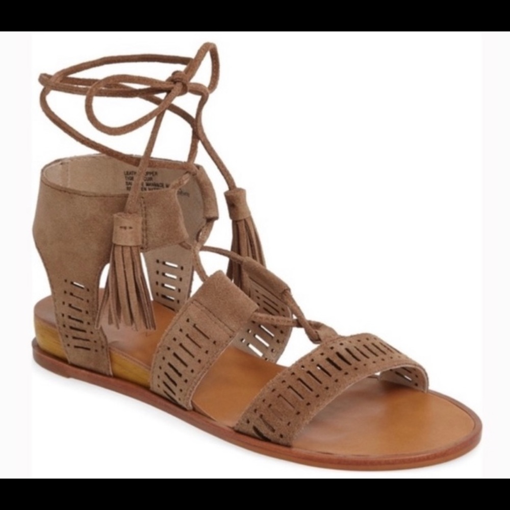 Caslon “Tige en Cuir” suede lace tassel sandal